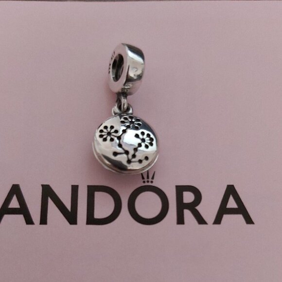 Auth PANDORA *RETIRED* Sterling ENGRAVABLE BREAST CANCER LUCERNE FLOWER 790522 - Picture 1 of 10
